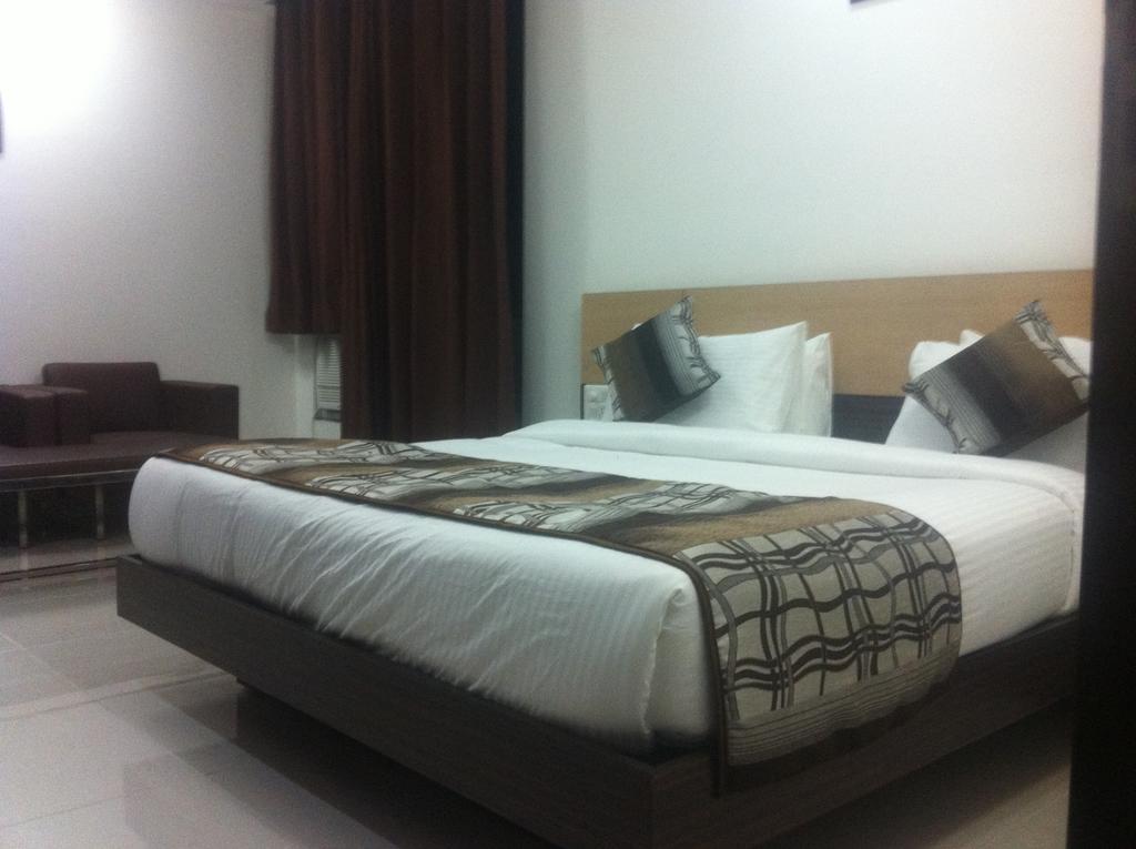Cyber Inn Gurgaon Buitenkant foto