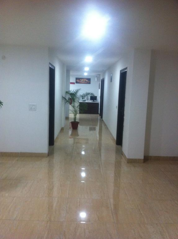 Cyber Inn Gurgaon Buitenkant foto