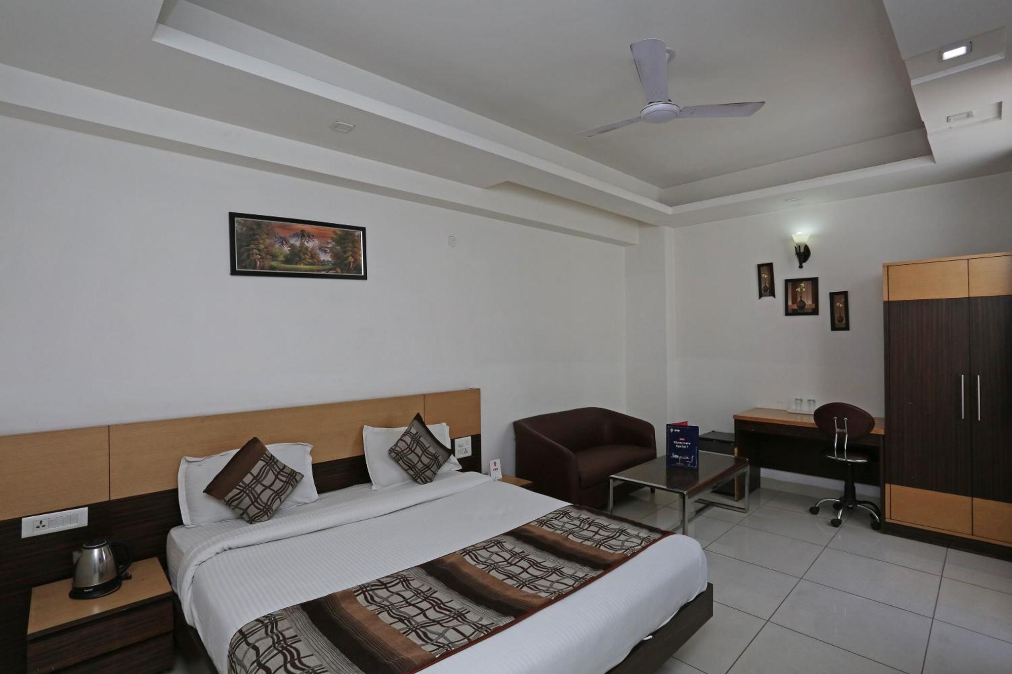 Cyber Inn Gurgaon Buitenkant foto