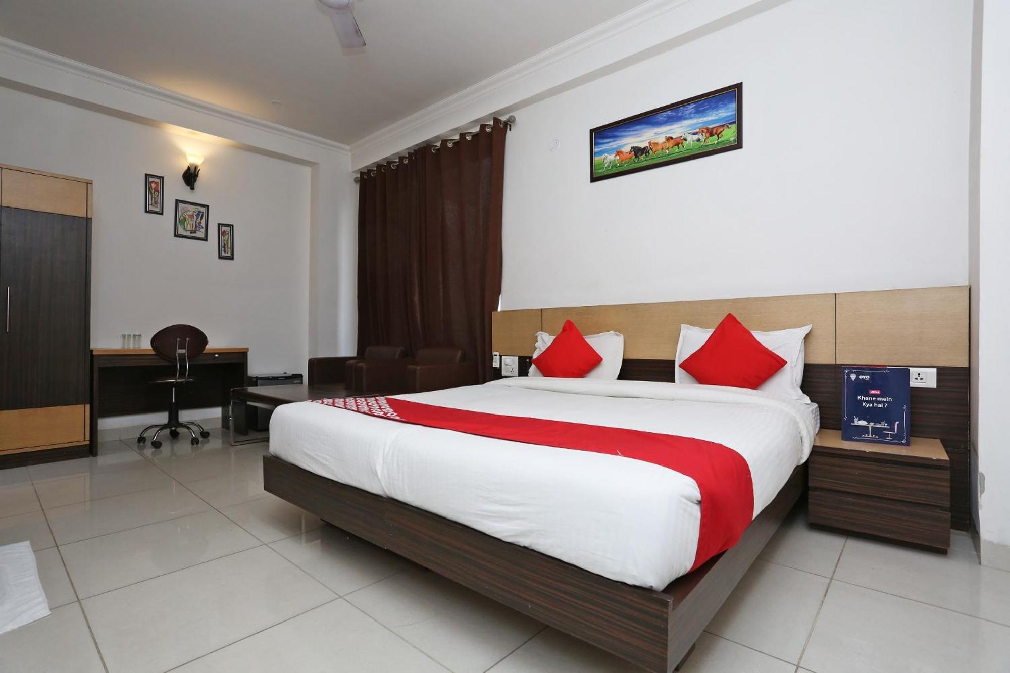 Cyber Inn Gurgaon Buitenkant foto