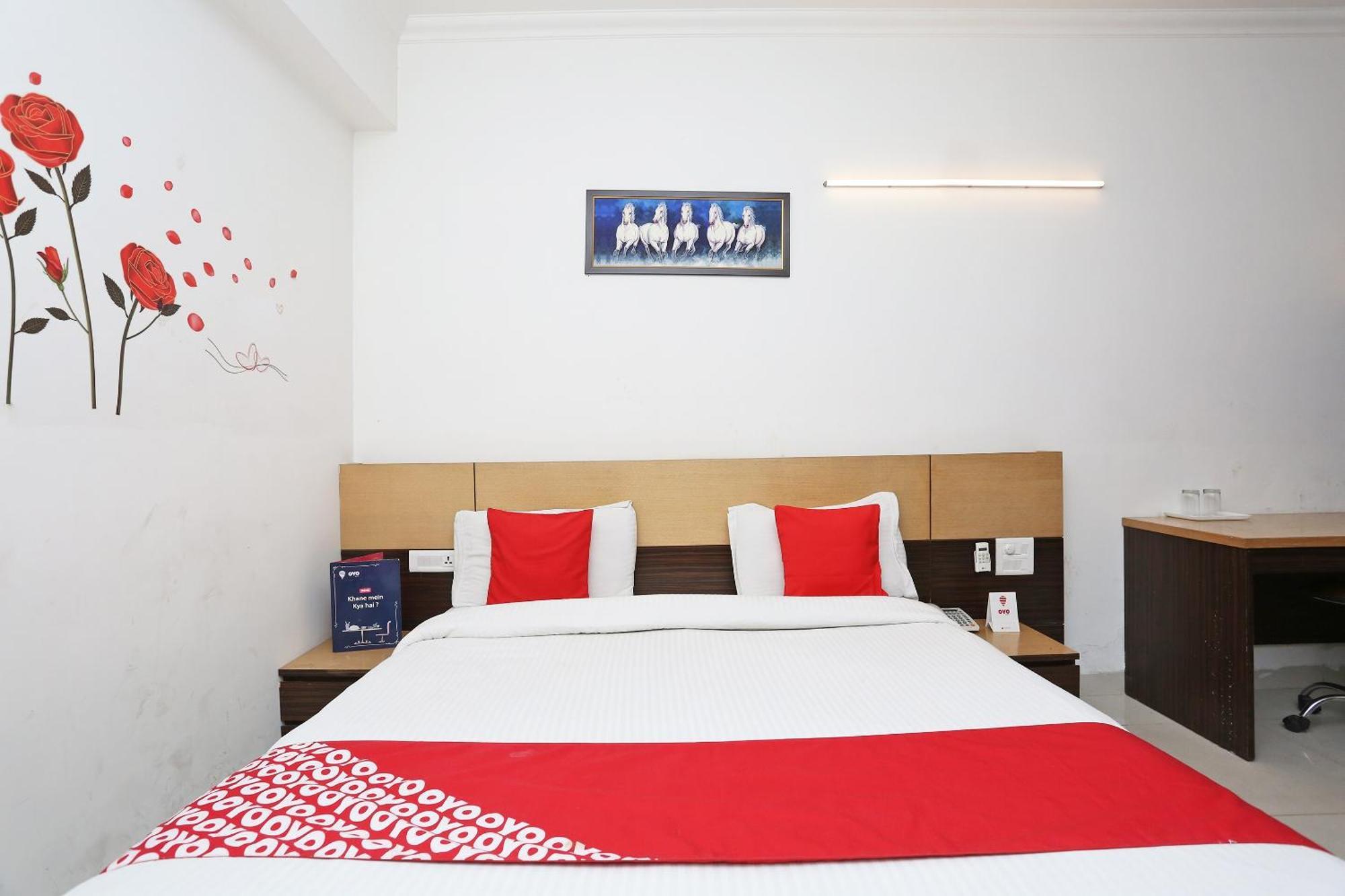 Cyber Inn Gurgaon Buitenkant foto