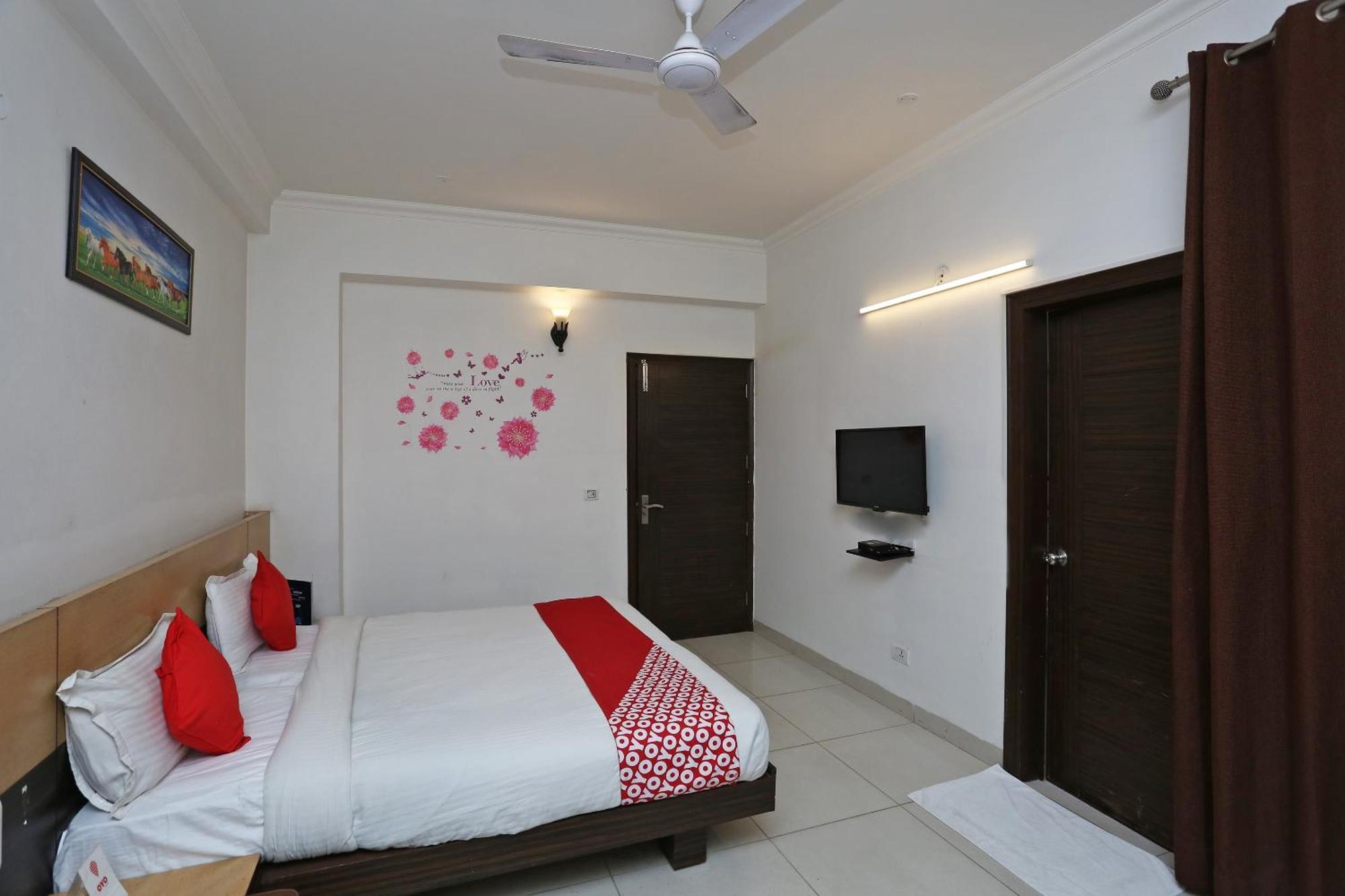 Cyber Inn Gurgaon Buitenkant foto