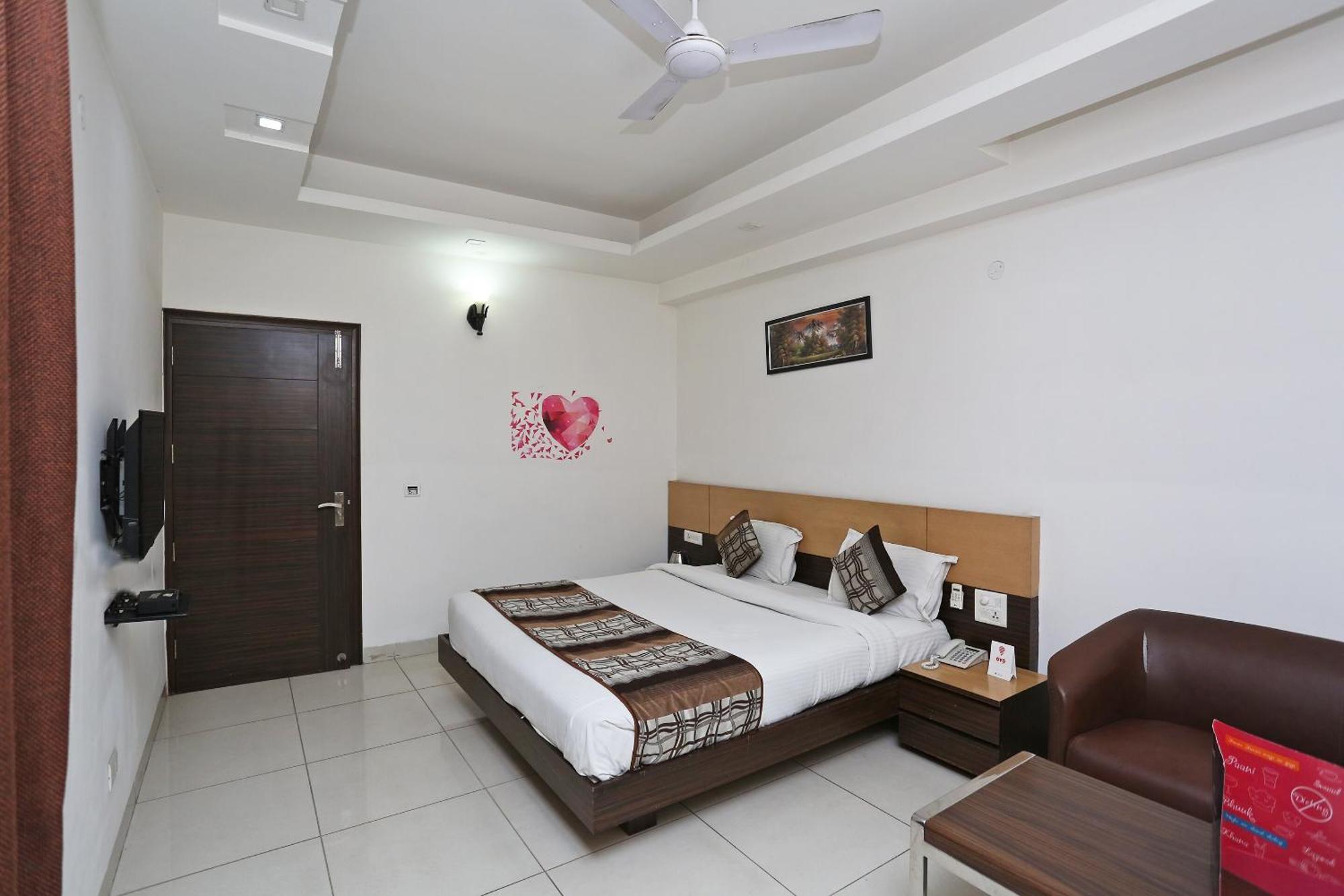 Cyber Inn Gurgaon Buitenkant foto