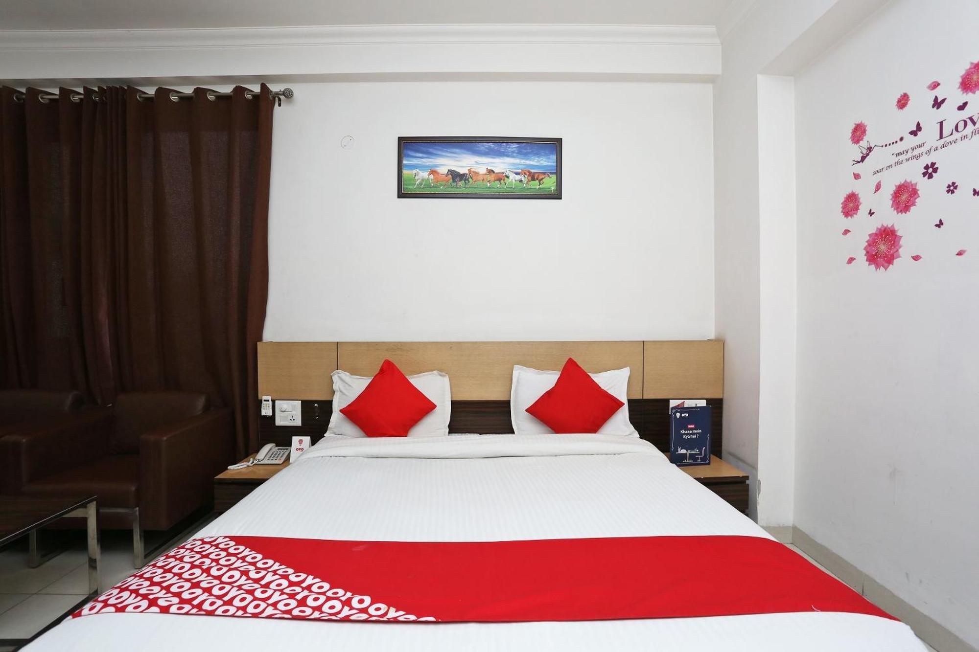 Cyber Inn Gurgaon Buitenkant foto