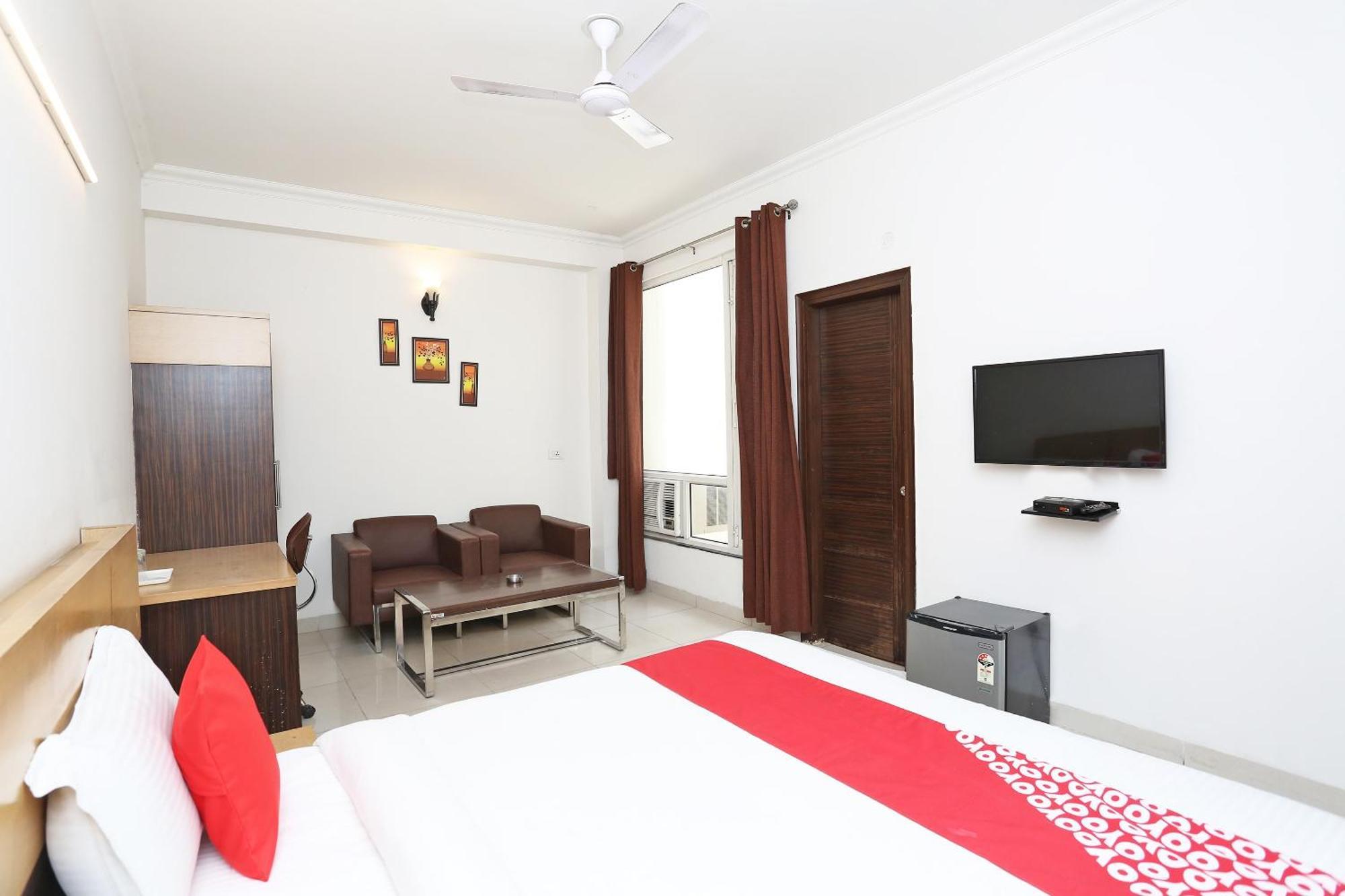 Cyber Inn Gurgaon Buitenkant foto