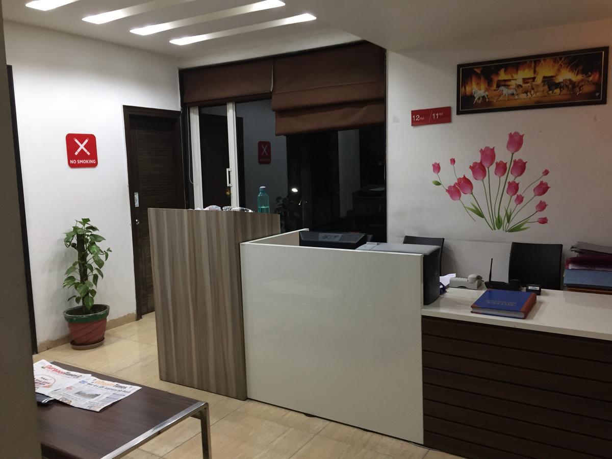 Cyber Inn Gurgaon Buitenkant foto