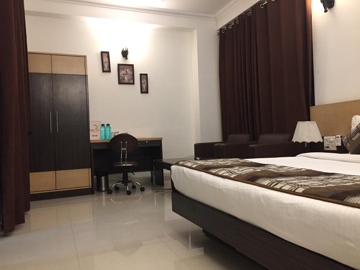 Cyber Inn Gurgaon Buitenkant foto